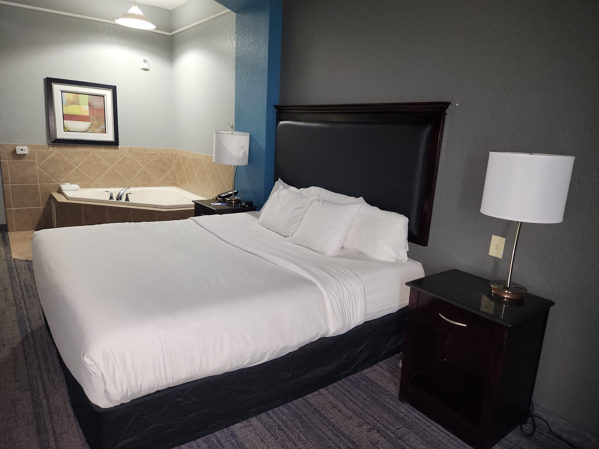 Jacuzzi Suite